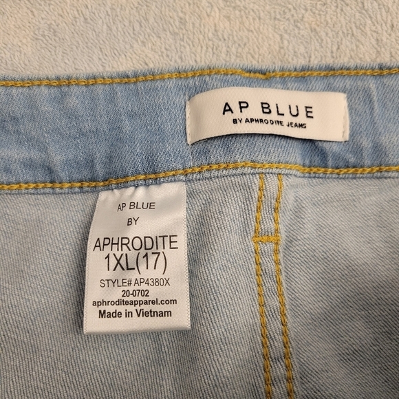 AP Blue By Aphrodite Women's High Waisted Distressed Jeans XL NWT - Picture 10 of 11